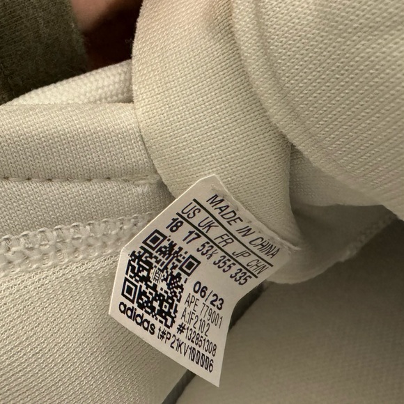 Adidas Trae Young 3 - men’s size 18 - Picture 2 of 2